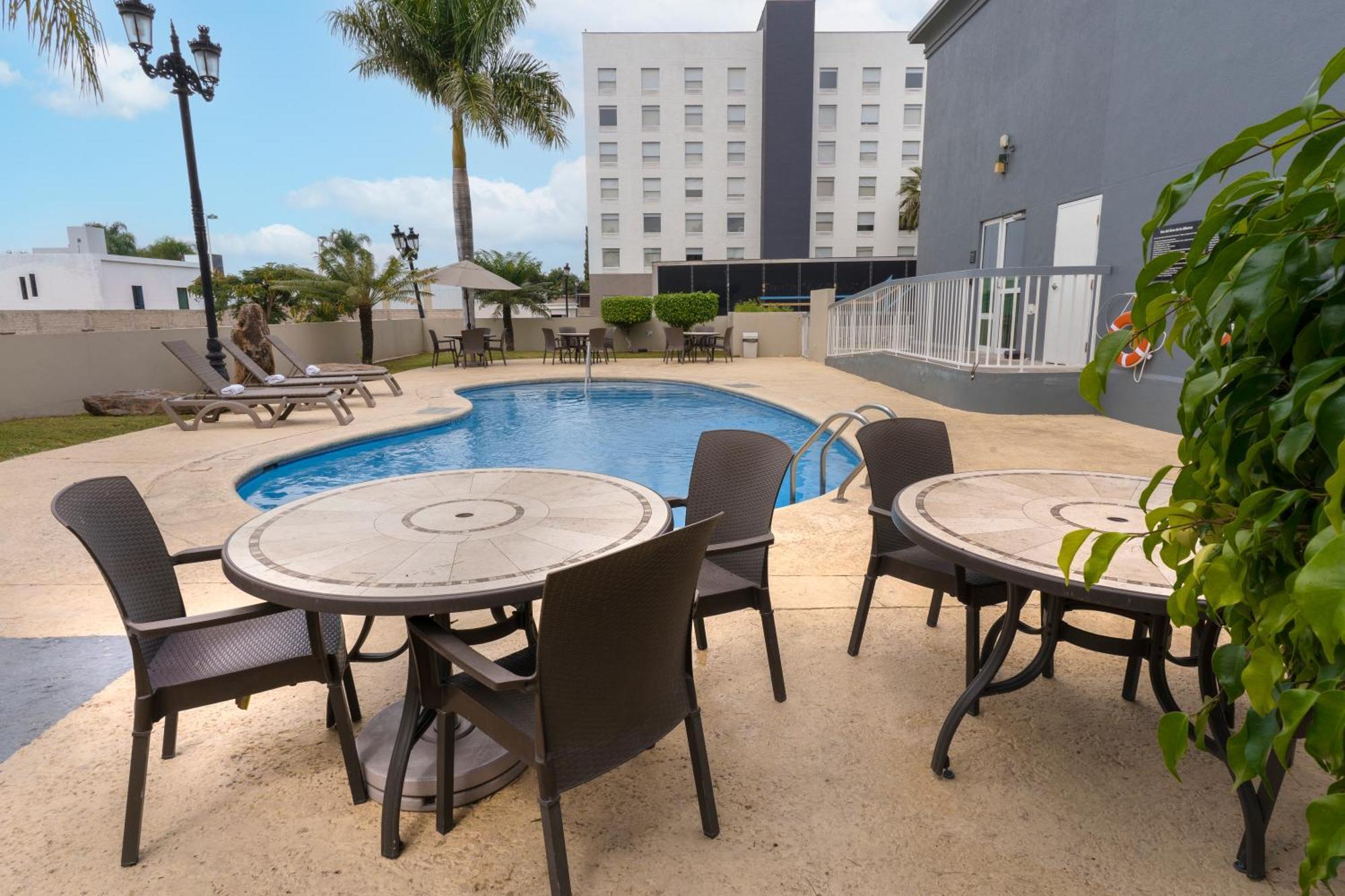Hampton Inn By Hilton Guadalajara-Aeropuerto Buitenkant foto
